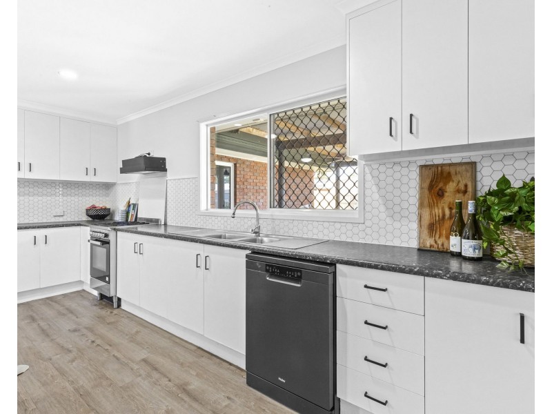 11 Karwin Drive, Andergrove QLD 4740