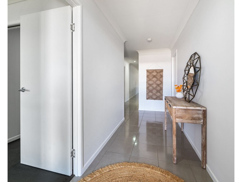 6 Jager Street, Rural View QLD 4740