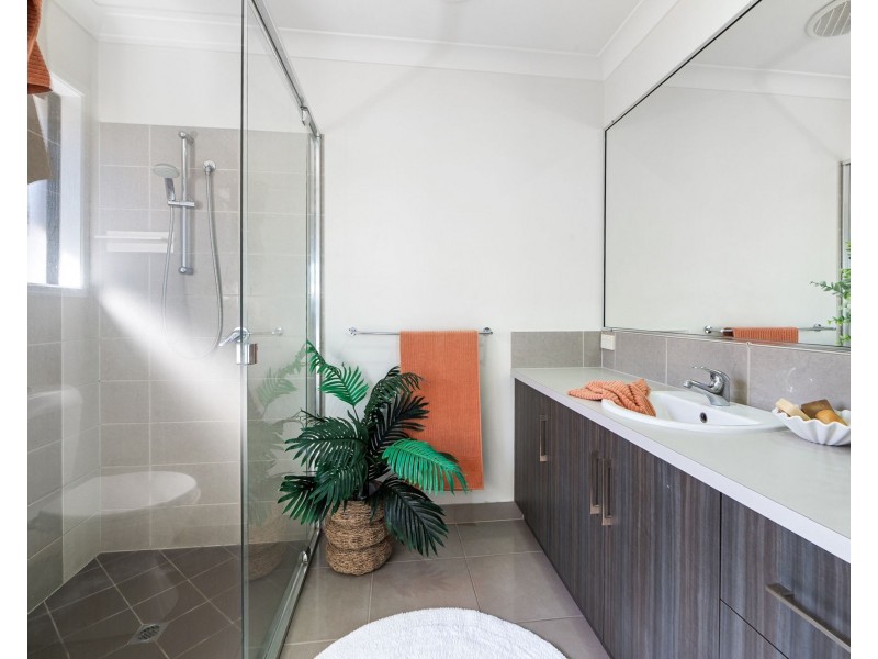 6 Jager Street, Rural View QLD 4740