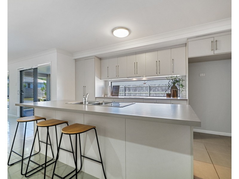 6 Jager Street, Rural View QLD 4740