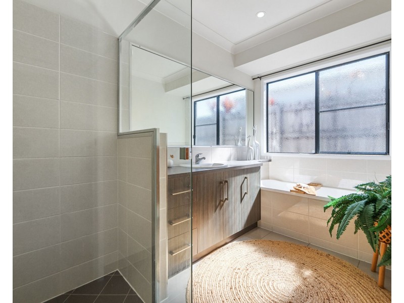 6 Jager Street, Rural View QLD 4740