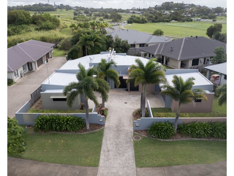 1&2/6 Whitehaven Drive, Blacks Beach QLD 4740