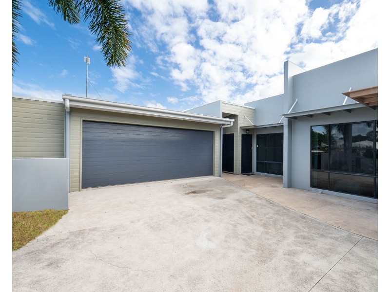 1&2/6 Whitehaven Drive, Blacks Beach QLD 4740