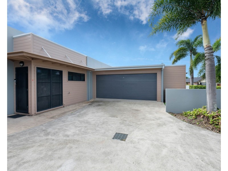 1&2/6 Whitehaven Drive, Blacks Beach QLD 4740