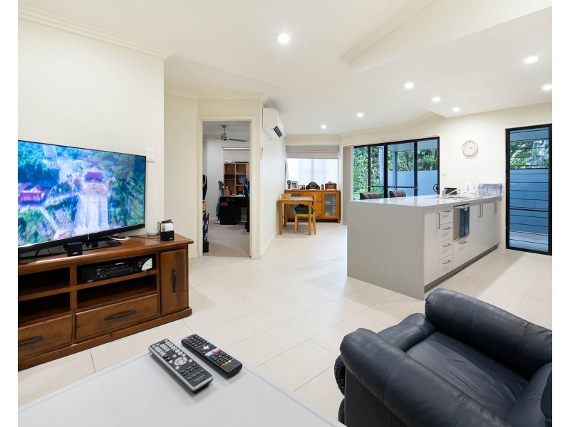 1&2/6 Whitehaven Drive, Blacks Beach QLD 4740