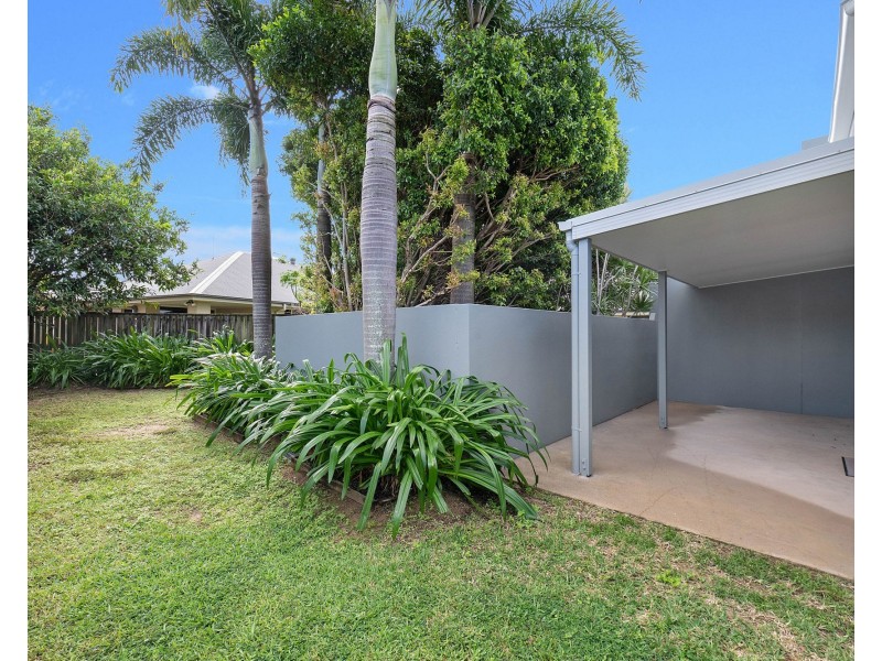 1&2/6 Whitehaven Drive, Blacks Beach QLD 4740