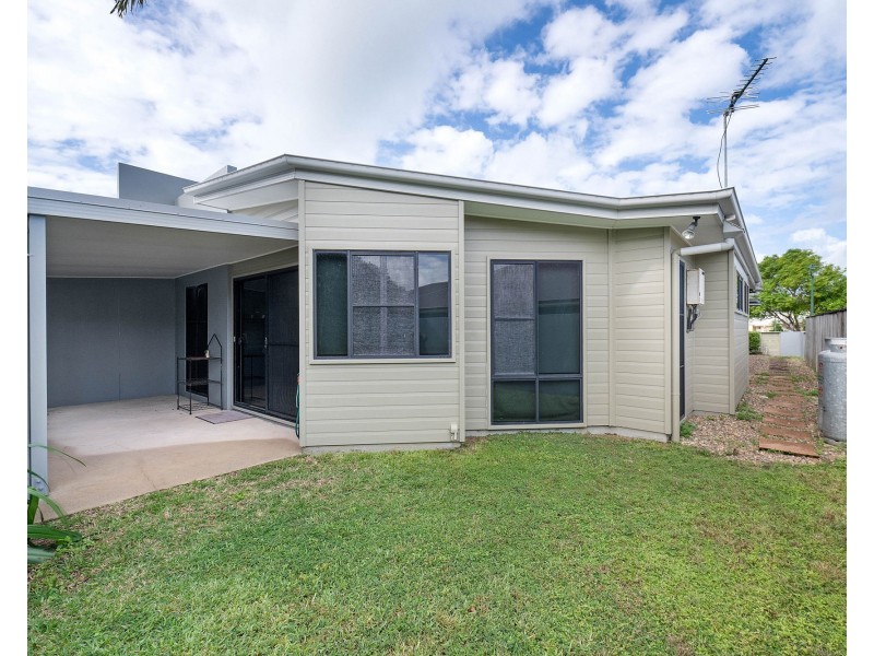 1&2/6 Whitehaven Drive, Blacks Beach QLD 4740