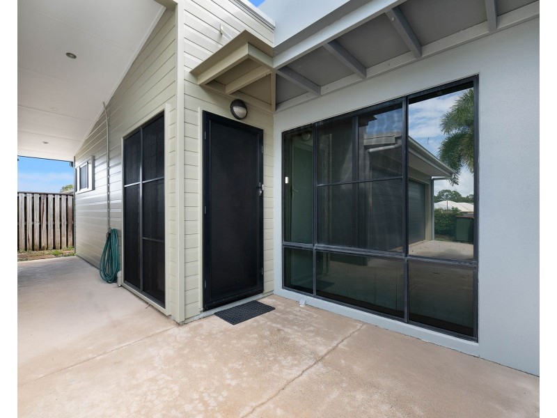 1&2/6 Whitehaven Drive, Blacks Beach QLD 4740