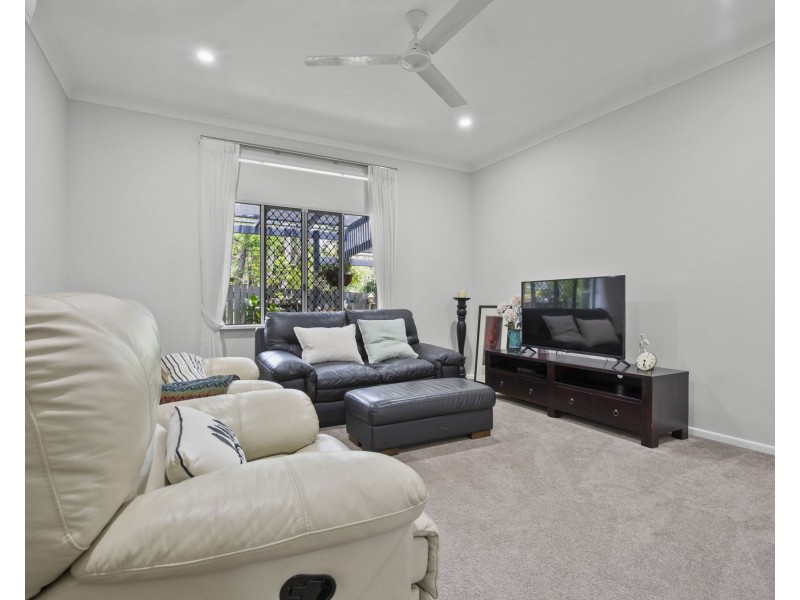 6 Sunset Place, Eimeo QLD 4740