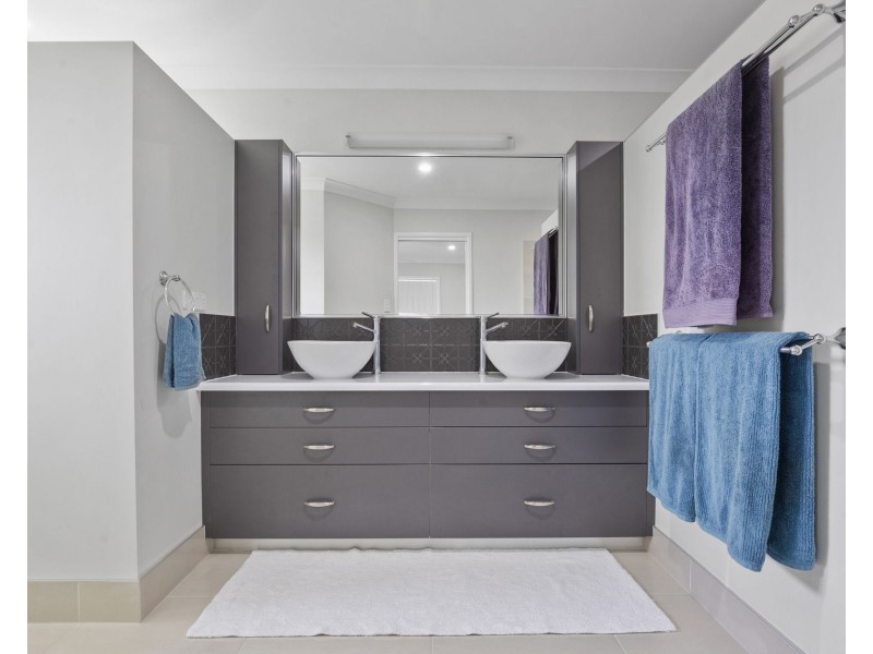 6 Sunset Place, Eimeo QLD 4740