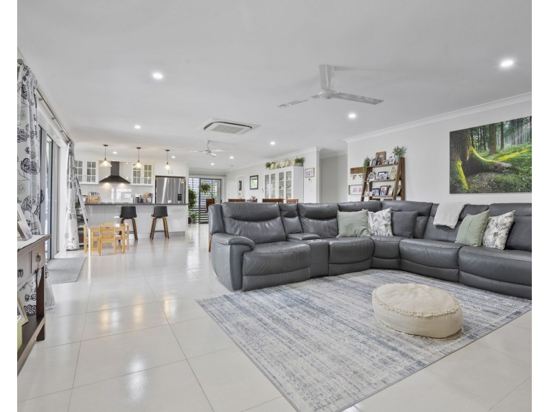 6 Sunset Place, Eimeo QLD 4740