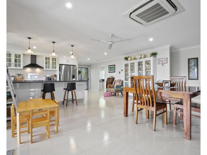 6 Sunset Place, Eimeo QLD 4740
