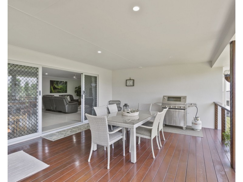 6 Sunset Place, Eimeo QLD 4740