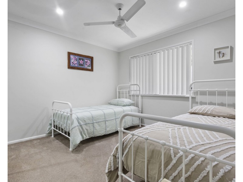 6 Sunset Place, Eimeo QLD 4740