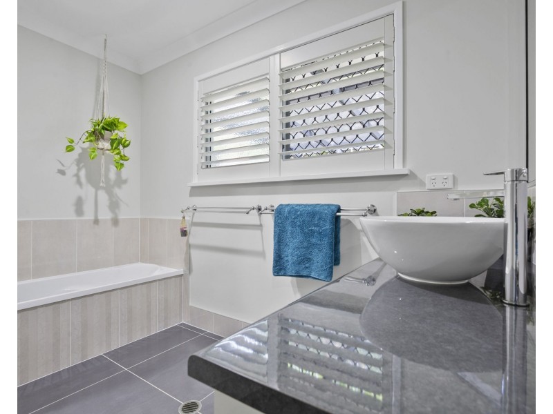 6 Sunset Place, Eimeo QLD 4740