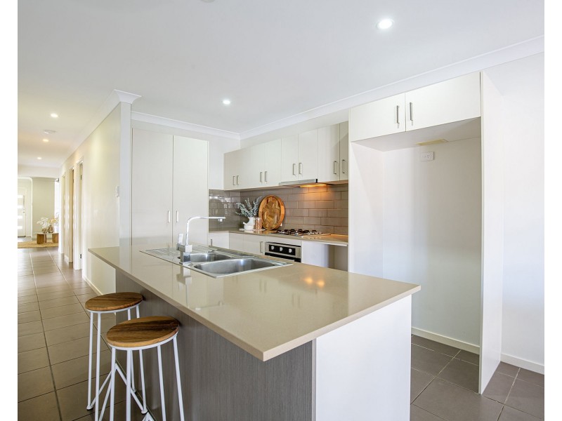 11B Westaway Crescent, Andergrove QLD 4740
