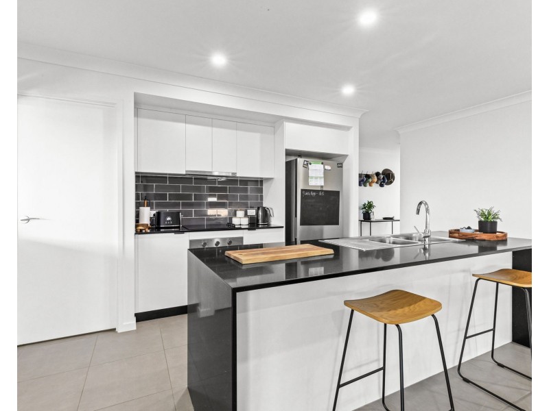 9 Devereux Street, Rural View QLD 4740