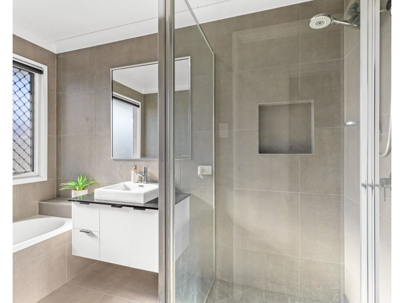 9 Devereux Street, Rural View QLD 4740