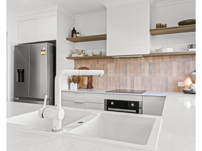 15 Devereux Street, Rural View QLD 4740