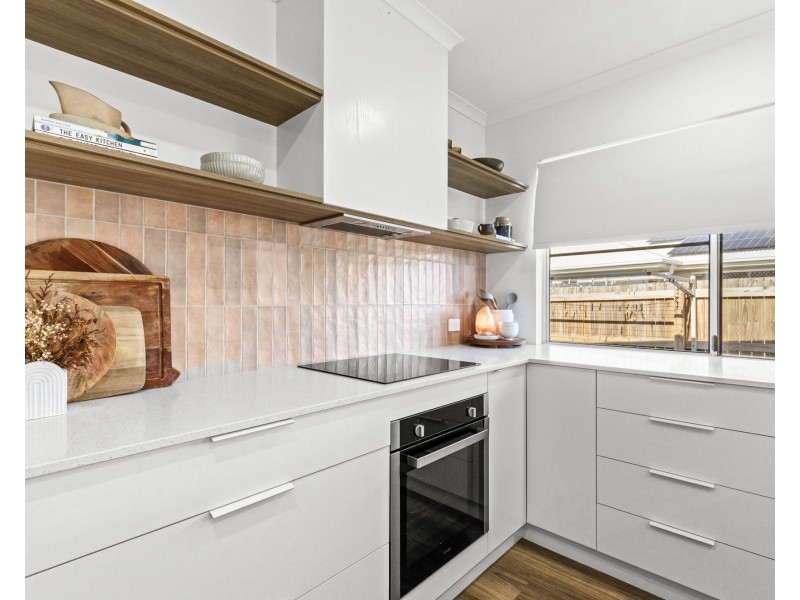 15 Devereux Street, Rural View QLD 4740