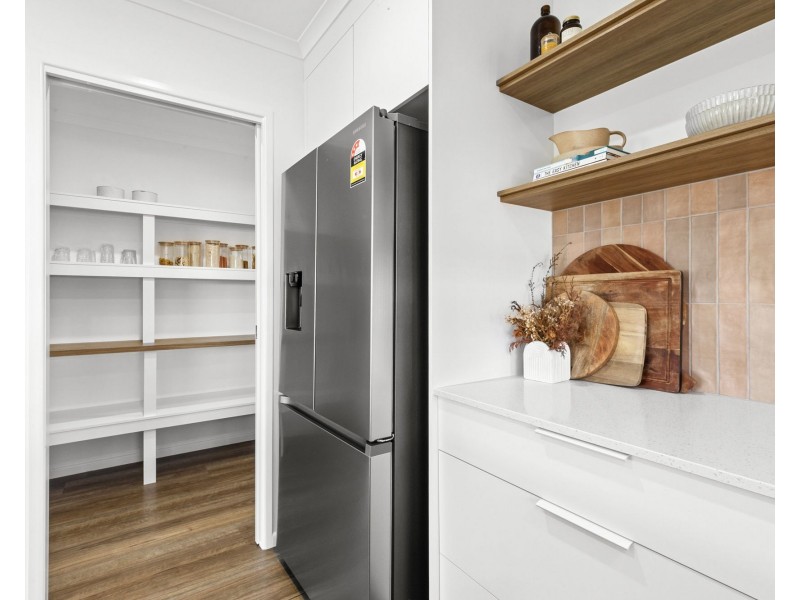 15 Devereux Street, Rural View QLD 4740