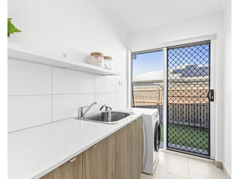 15 Devereux Street, Rural View QLD 4740