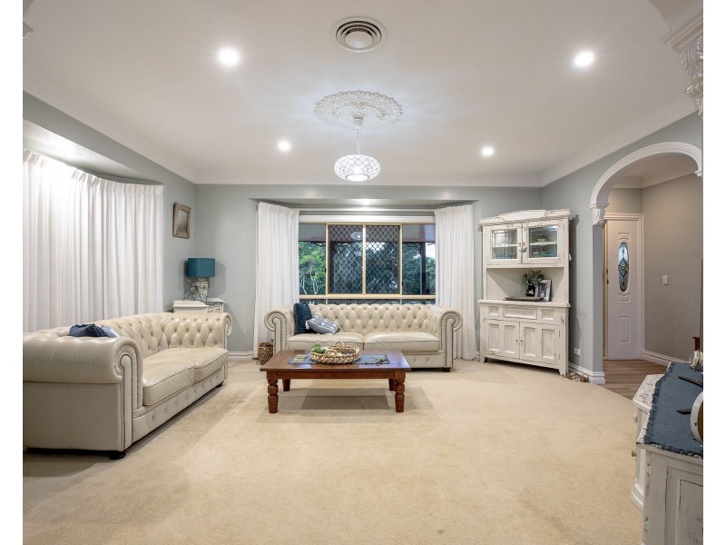 6 Panorama Court, Rural View QLD 4740