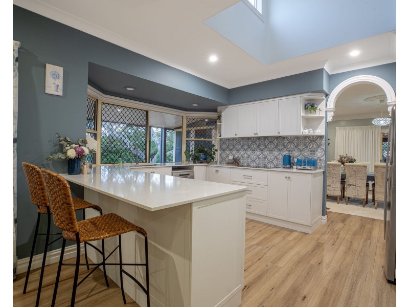 6 Panorama Court, Rural View QLD 4740