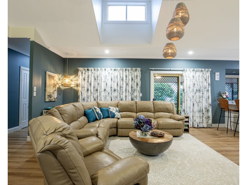 6 Panorama Court, Rural View QLD 4740