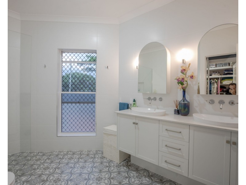 6 Panorama Court, Rural View QLD 4740