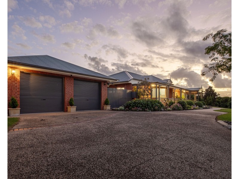 6 Panorama Court, Rural View QLD 4740