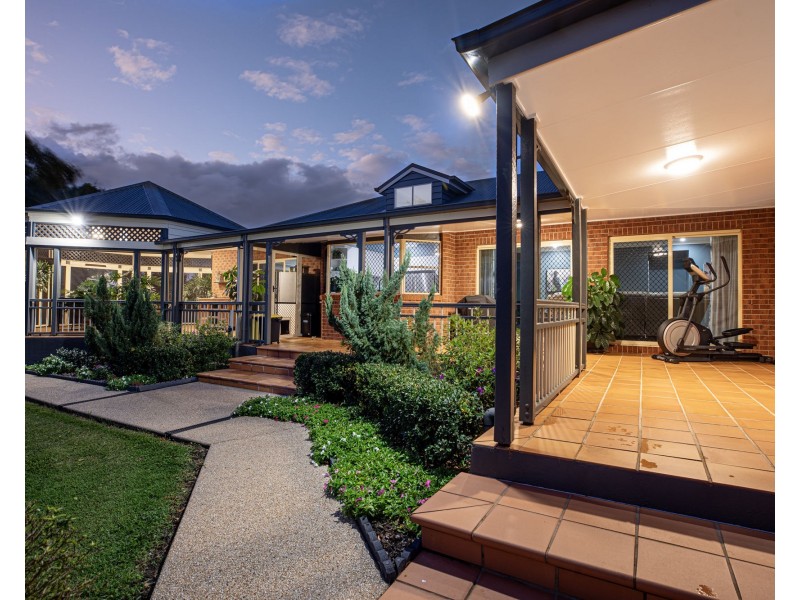 6 Panorama Court, Rural View QLD 4740