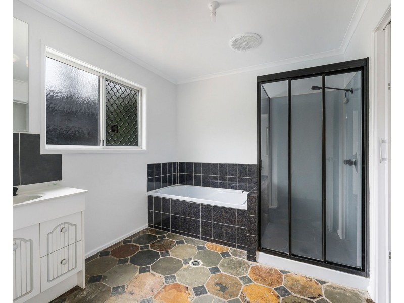 8 Gladstone Street, Eimeo QLD 4740