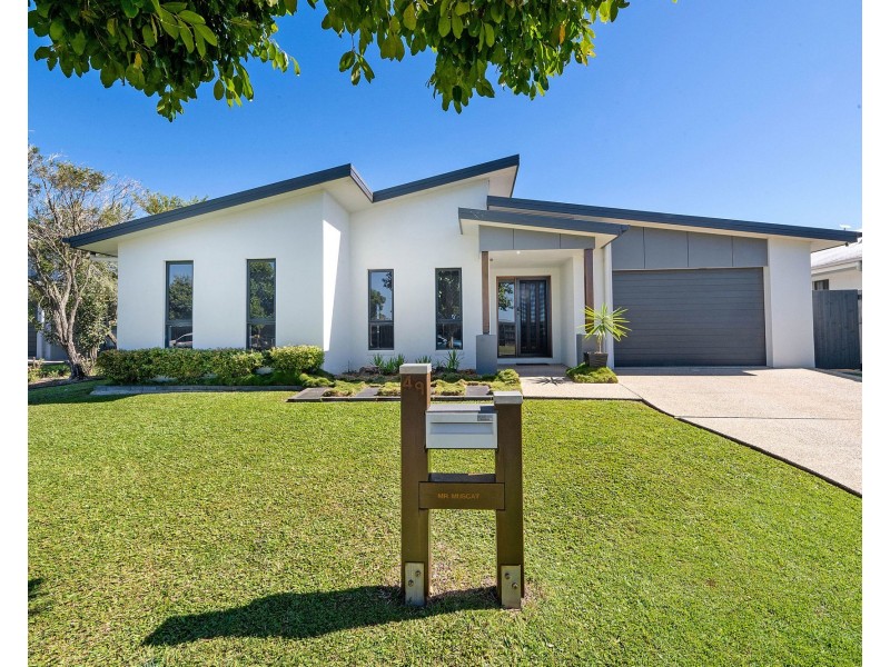 49 Makybe Diva Drive, Ooralea QLD 4740