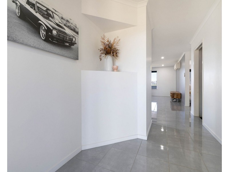49 Makybe Diva Drive, Ooralea QLD 4740