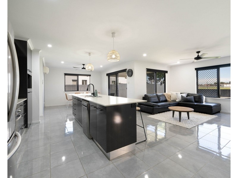 49 Makybe Diva Drive, Ooralea QLD 4740