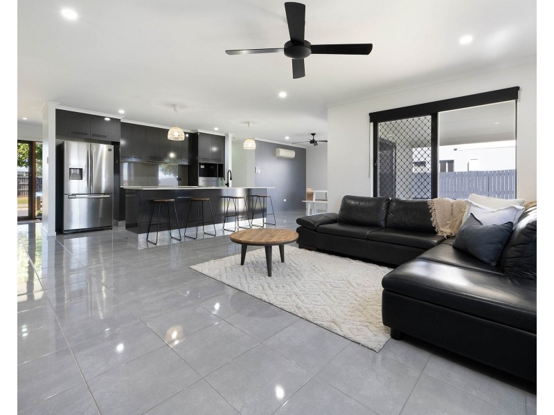 49 Makybe Diva Drive, Ooralea QLD 4740