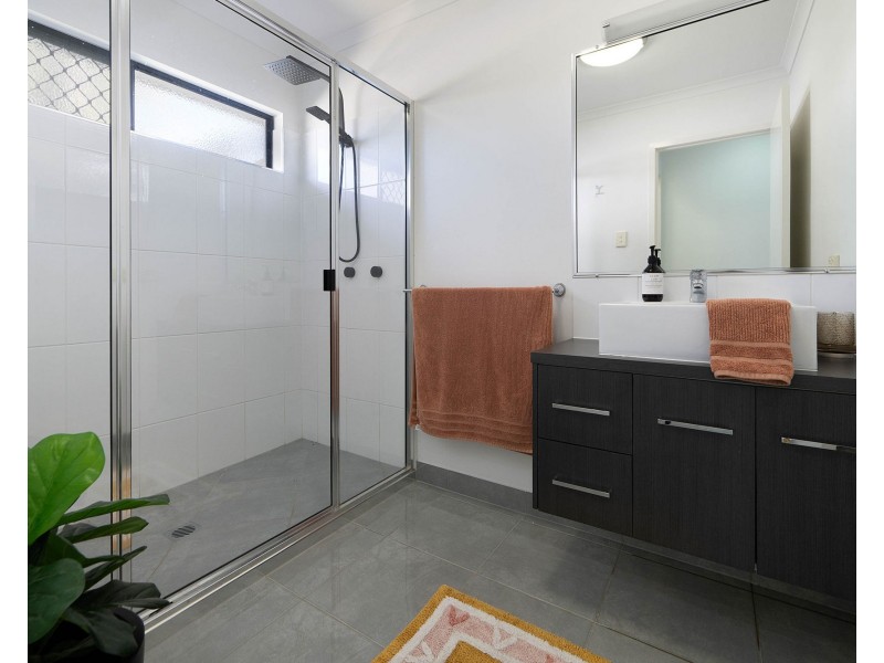 49 Makybe Diva Drive, Ooralea QLD 4740