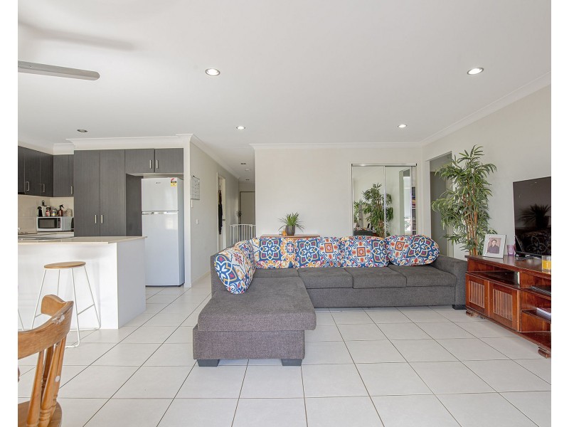 1 & 2 / 35 Avalon Drive (access from 19 Brearley Court), Rural View QLD 4740