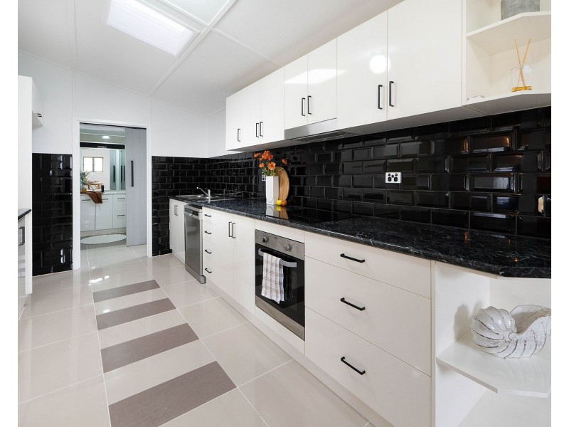 11 Pearce Street, East Mackay QLD 4740