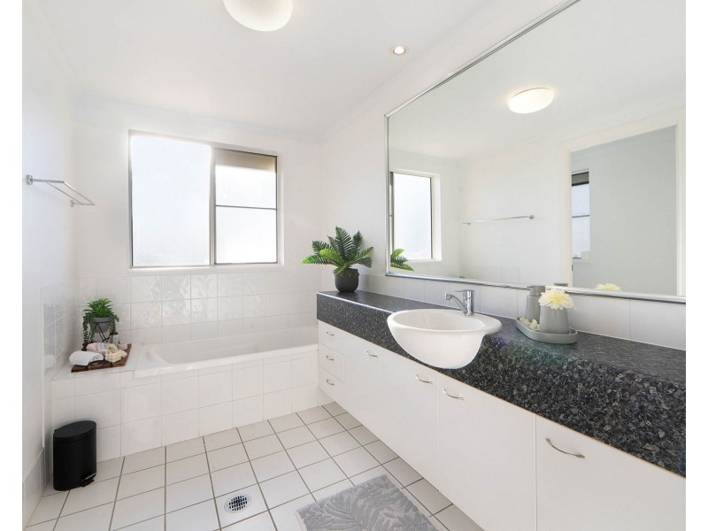 8/9 Megan Place, Mackay Harbour QLD 4740