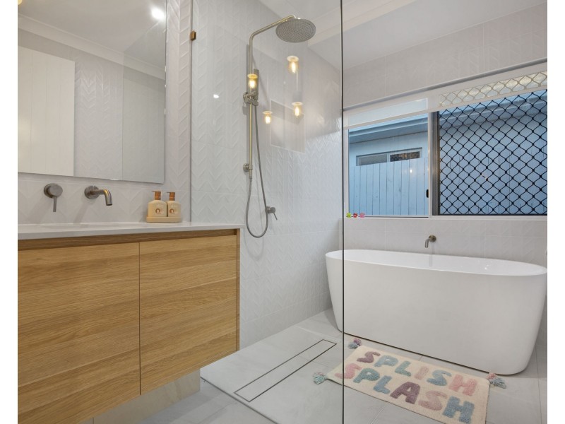 32 Parkedge Avenue, Richmond QLD 4740