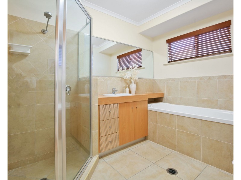 4 Navigator Court, Shoal Point QLD 4750