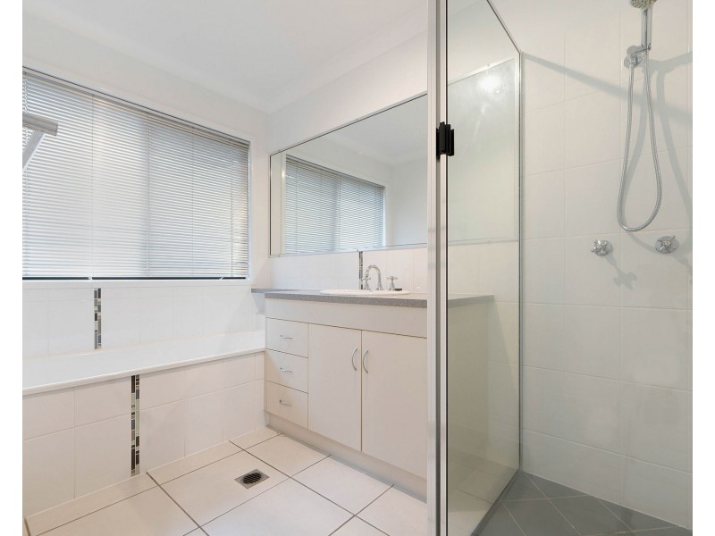 2 Vesta Lane, Ooralea QLD 4740