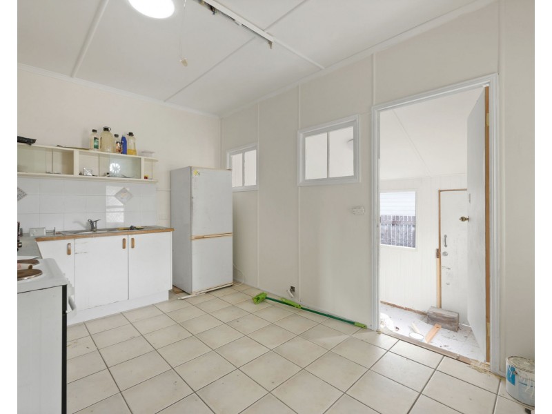 10 Henderson Street, East Mackay QLD 4740
