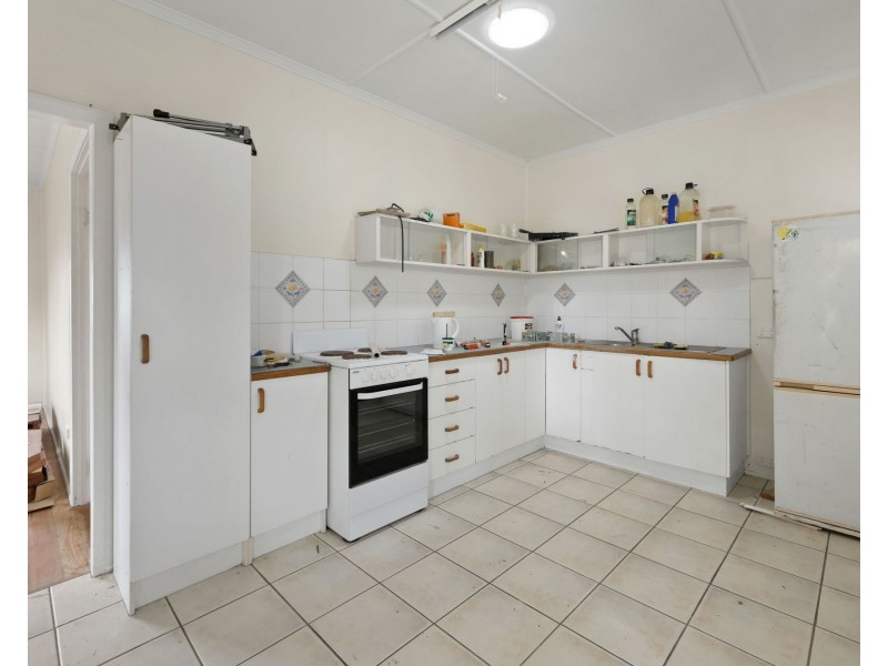 10 Henderson Street, East Mackay QLD 4740