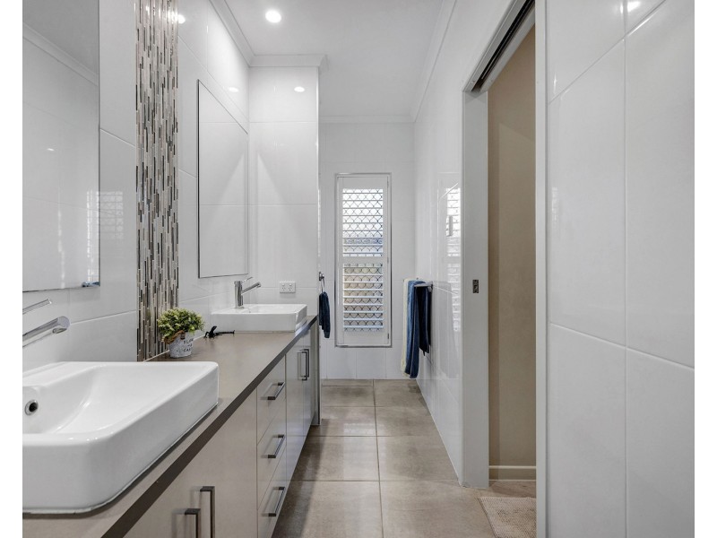 16 Sturt Crescent, Erakala QLD 4740