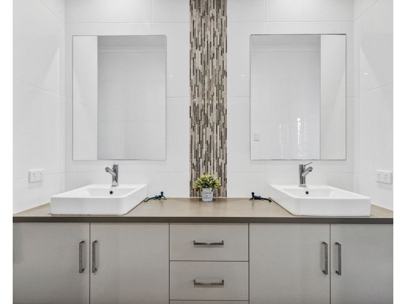 16 Sturt Crescent, Erakala QLD 4740