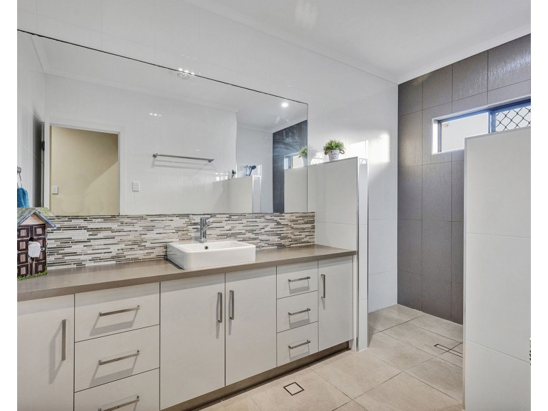 16 Sturt Crescent, Erakala QLD 4740