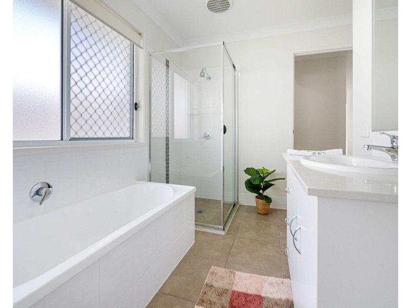 29 Dickens Avenue, Ooralea QLD 4740